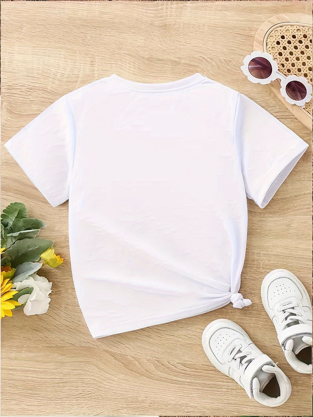 Girls' Curly Hair Cartoon T-Shirt in White Cotton with Colorful Hair Bows for Casual Summer Outfits